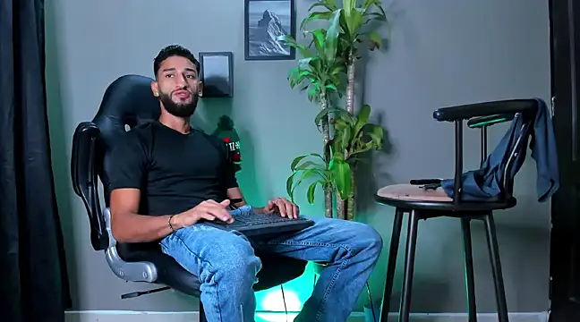 Snapshot of Damian_022 chatting on 28, 12, 2024 Damian 022 online show from 28, 12, 2024