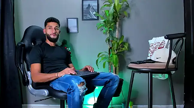 Snapshot of Damian_022 chatting on 30, 12, 2024 Damian 022 online show from 30, 12, 2024