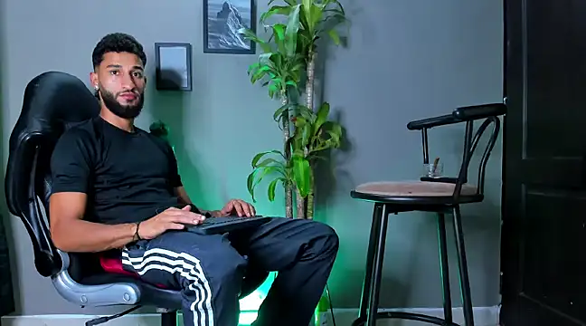 Snapshot of Damian_022 chatting on 3, 1, 2025 Damian 022 online show from 3, 1, 2025