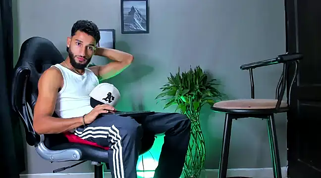 Snapshot of Damian_022 chatting on 4, 1, 2025 Damian 022 online show from 4, 1, 2025