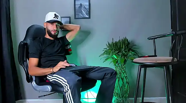 Snapshot of Damian_022 chatting on 4, 1, 2025 Damian 022 online show from 4, 1, 2025