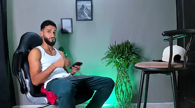 Snapshot of Damian_022 chatting on 5, 1, 2025 Damian 022 online show from 5, 1, 2025