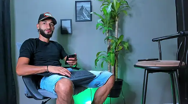 Snapshot of Damian_022 chatting on 22, 1, 2025 Damian 022 online show from 22, 1, 2025