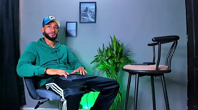 Snapshot of Damian_022 chatting on 19, 3, 2025 Damian 022 online show from 19, 3, 2025