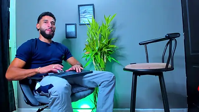 Snapshot of Damian_022 chatting on 7, 10, 2025 Damian 022 online show from 7, 10, 2025