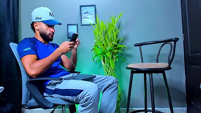 Snapshot of Damian_022 chatting on 22, 10, 2025 Damian 022 online show from 22, 10, 2025