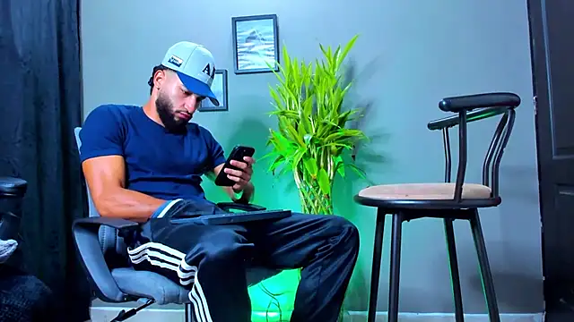 Snapshot of Damian_022 chatting on 27, 10, 2025 Damian 022 online show from 27, 10, 2025