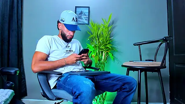 Snapshot of Damian_022 chatting on 10, 11, 2025 Damian 022 online show from 10, 11, 2025