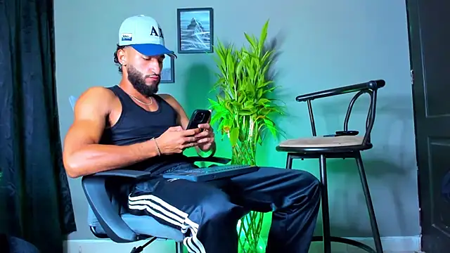 Snapshot of Damian_022 chatting on 11, 11, 2025 Damian 022 online show from 11, 11, 2025