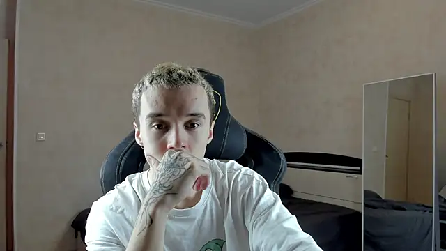 Snapshot of MasonWarholl chatting on 13, 12, 2024 MasonWarholl online show from 13, 12, 2024