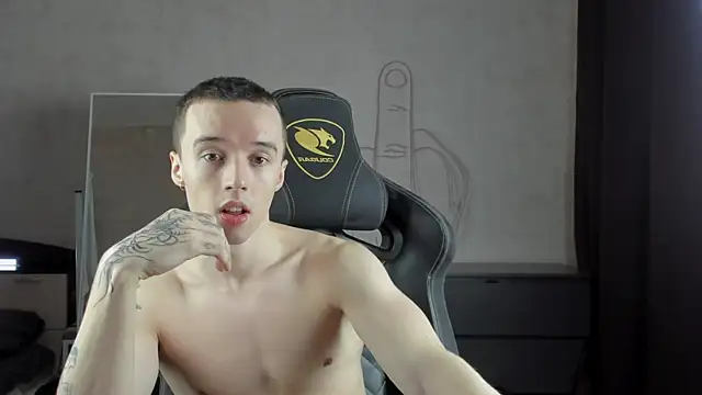 Snapshot of MasonWarholl chatting on 4, 1, 2025 MasonWarholl online show from 4, 1, 2025