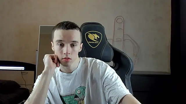 Snapshot of MasonWarholl chatting on 7, 1, 2025 MasonWarholl online show from 7, 1, 2025