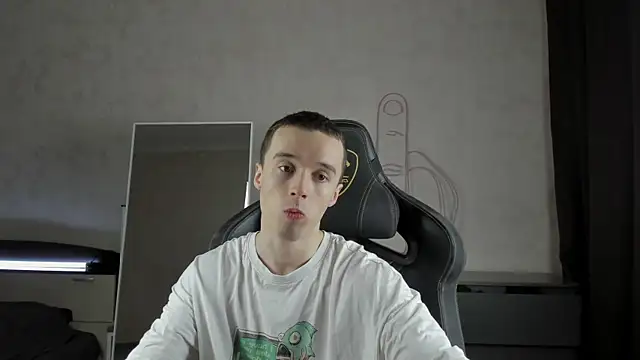 Snapshot of MasonWarholl chatting on 9, 1, 2025 MasonWarholl online show from 9, 1, 2025