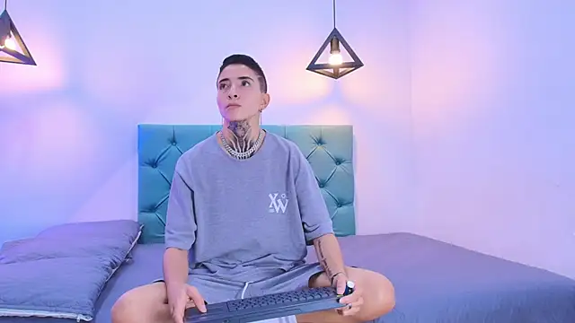 Tinny and Candy online show from 29, 1, 2025