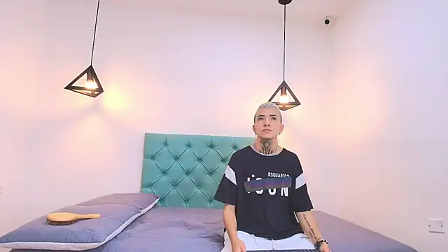 Tinny and Candy online show from 27, 2, 2025