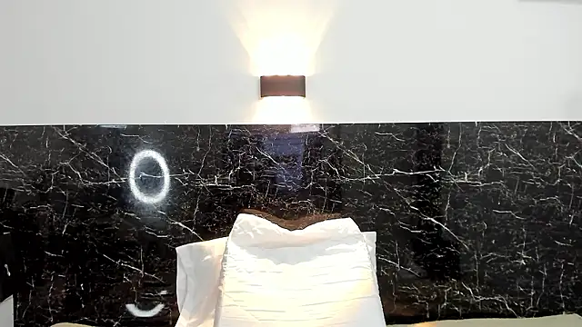 Juliabadlee online show from 1, 12, 2024