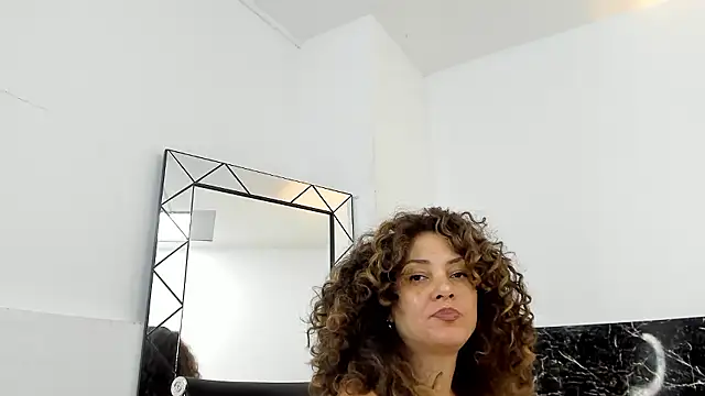 Juliabadlee online show from 2, 12, 2024