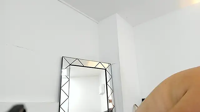 Juliabadlee online show from 17, 12, 2024