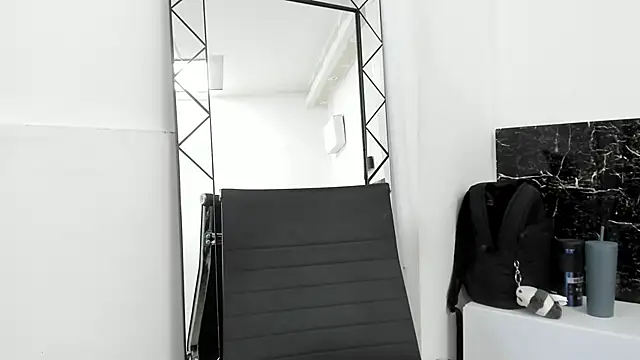 Juliabadlee online show from 27, 1, 2025