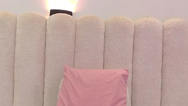 Juliabadlee online show from 10, 9, 2025