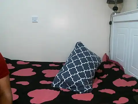 R-thequeen online show from 4, 12, 2024