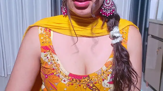 Snapshot of Aashika-Kaur chatting on 2, 6, 2026 Aashika-Kaur online show from 2, 6, 2026