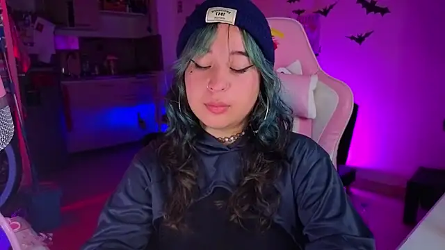 Snapshot of FernandaOrtegaaa chatting on 8, 11, 2025 FernandaOrtegaaa online show from 8, 11, 2025