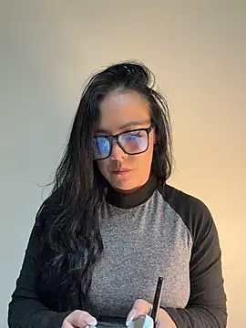 Snapshot of AndreaValencia chatting on 8, 7, 2026 AndreaValencia online show from 8, 7, 2026