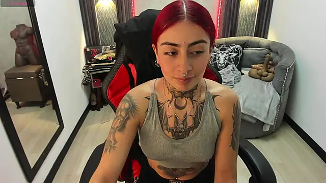 selene red  online show from 25, 2, 2025