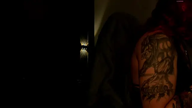 selene red  online show from 6, 10, 2025