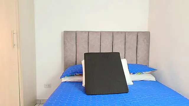 karina lewis  online show from 13, 1, 2025