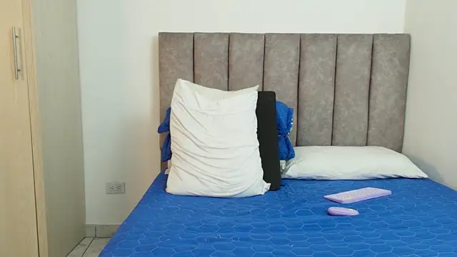 karina lewis  online show from 3, 3, 2025