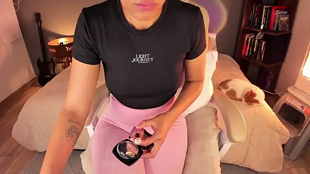 Snapshot of Roussmariehenao chatting on 25, 9, 2025 Roussmariehenao online show from 25, 9, 2025