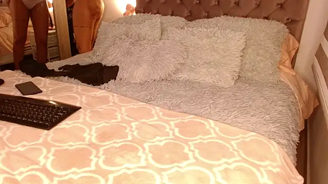 Snapshot of Roussmariehenao chatting on 7, 10, 2025 Roussmariehenao online show from 7, 10, 2025