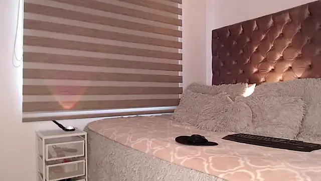 Snapshot of Roussmariehenao chatting on 28, 10, 2025 Roussmariehenao online show from 28, 10, 2025