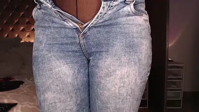 Snapshot of Roussmariehenao chatting on 2, 11, 2025 Roussmariehenao online show from 2, 11, 2025