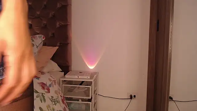 Snapshot of Roussmariehenao chatting on 14, 12, 2025 Roussmariehenao online show from 14, 12, 2025