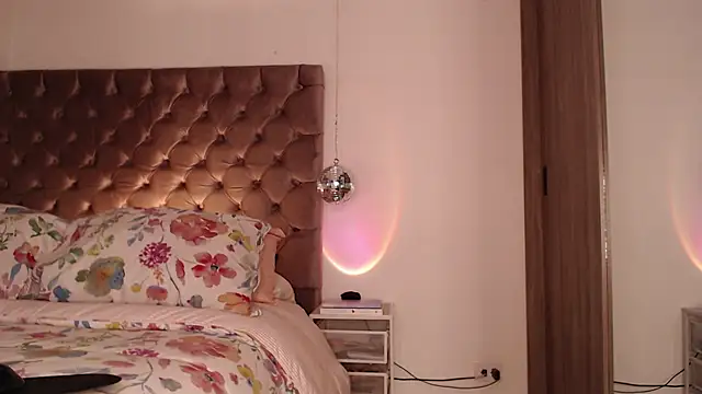 Snapshot of Roussmariehenao chatting on 21, 2, 2026 Roussmariehenao online show from 21, 2, 2026