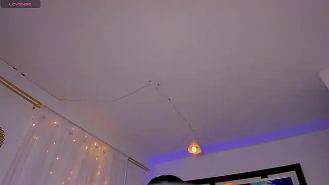 Scarlett 811 online show from 24, 11, 2025