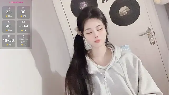 Qedgjwyz1 online show from 17, 2, 2025