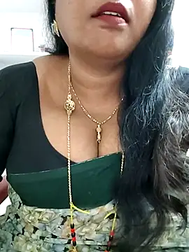 Snapshot of Swapna_143 chatting on 8, 9, 2025 Swapna 143 online show from 8, 9, 2025