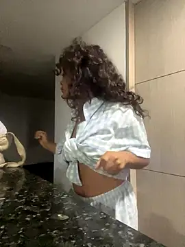 Snapshot of Marie_Rose chatting on 18, 12, 2025 Marie Rose online show from 18, 12, 2025