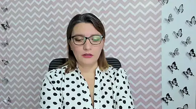 Amie Adams82  online show from 10, 12, 2024