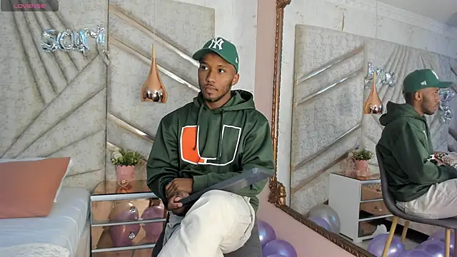 Snapshot of JamesParck chatting on 19, 2, 2025 JamesParck online show from 19, 2, 2025