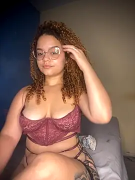 Lolacavalona online show from 25, 10, 2025