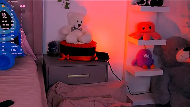 Snapshot of LaylaBrown chatting on 8, 10, 2025 LaylaBrown online show from 8, 10, 2025