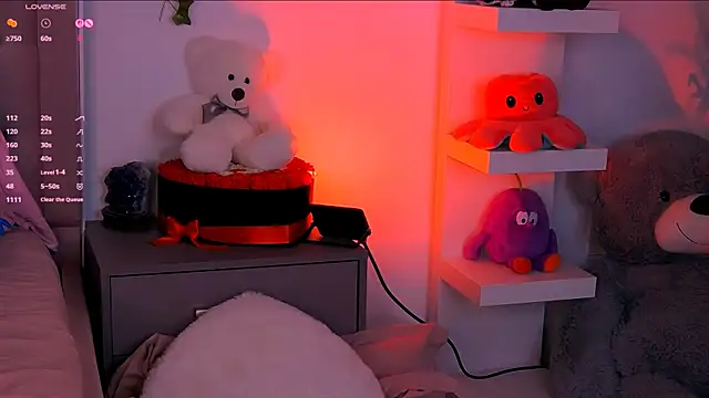 Snapshot of LaylaBrown chatting on 10, 10, 2025 LaylaBrown online show from 10, 10, 2025