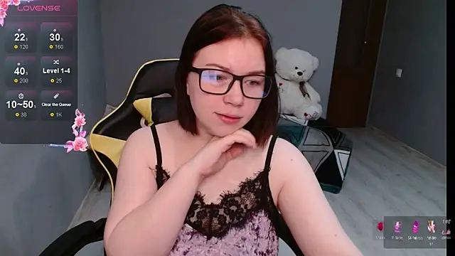 Emily Amorre online show from 22, 9, 2025