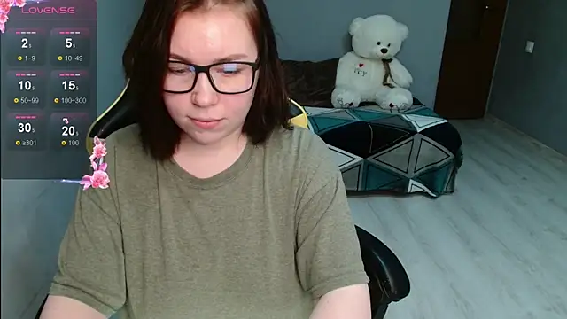 Emily Amorre online show from 4, 11, 2025