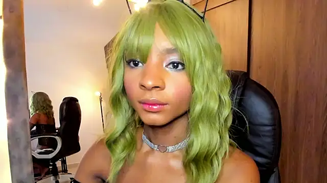 Snapshot of alikahouston4 chatting on 1, 2, 2025 alikahouston4 online show from 1, 2, 2025